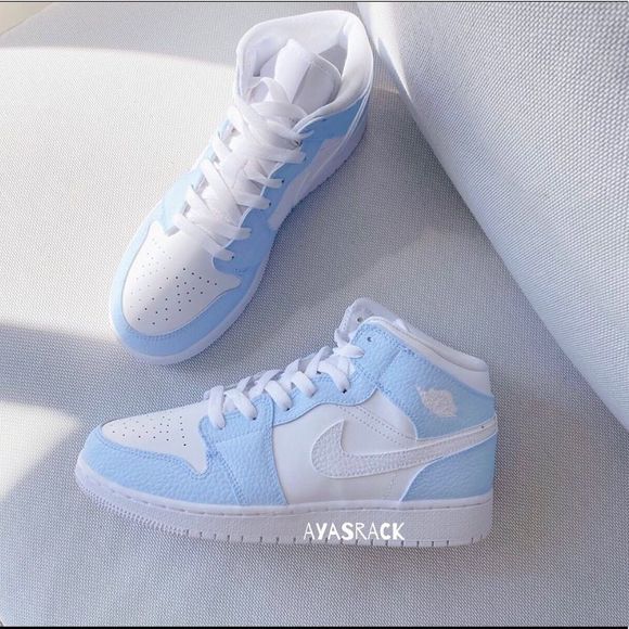 Custom painted air jordan mid - Picture 1 of 3